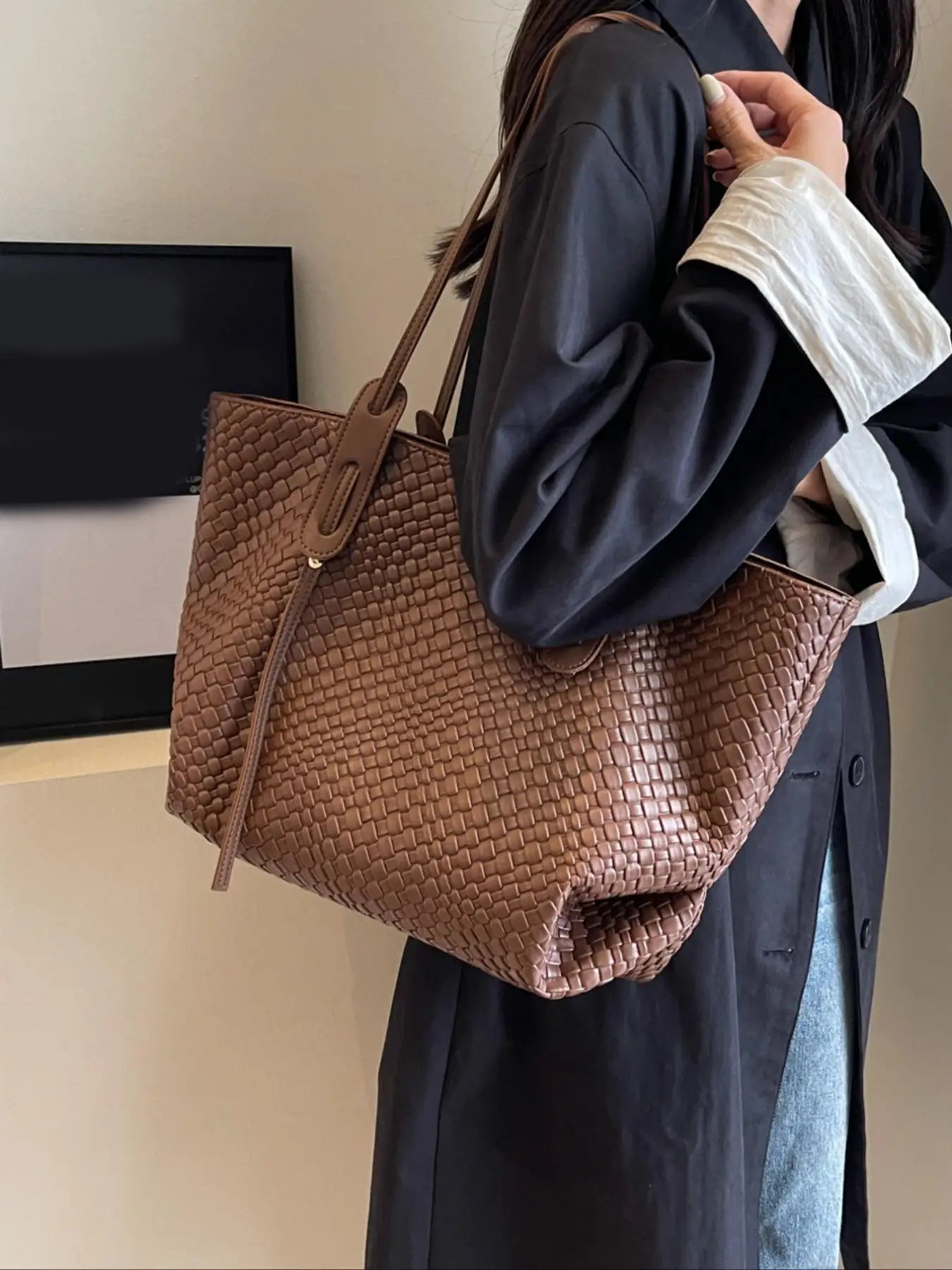 Ladies' solid color multifunctional handbag, minimalist ladies' shoulder bag, lightweight commuting handbag for daily office use