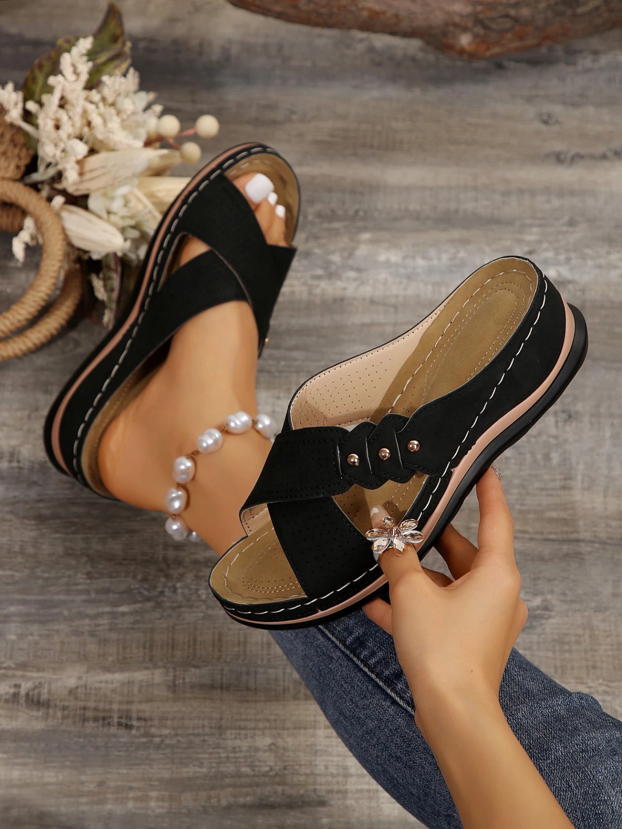 Slippers Women Leather Shoes Wedges Open Toe Casual Anti Slippery Slides Fashion Outside Beach Leaf Shaped Sandals 43 Sizes
