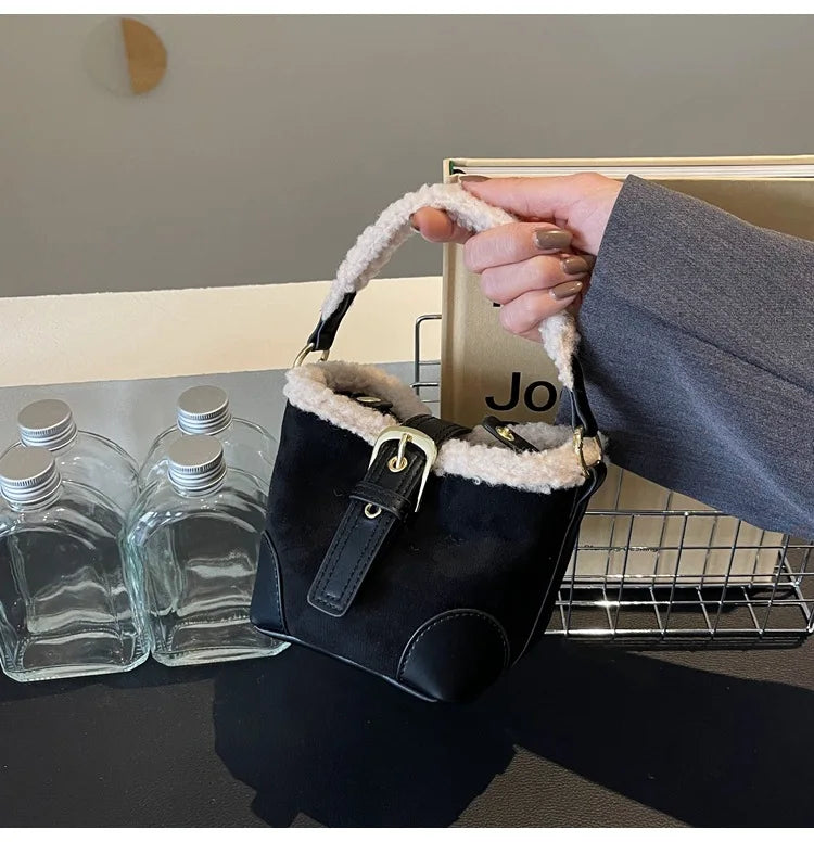 Women's Bags Bucket Shoulder Handbag Autumn Winter Vintage Versatile Lamb Wool Handbag Elegant Fashion Crossbody Bag Wholesale