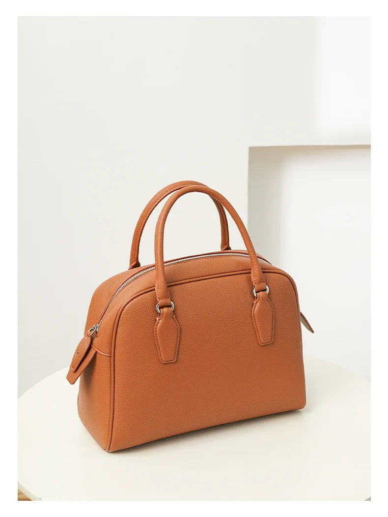 New Women's Handbag, Simple Casual Bag, Large-Capacity Briefcase, Fashionable Commuter Tote Bag, Retro-Style Water-Repellent Bowling Bag