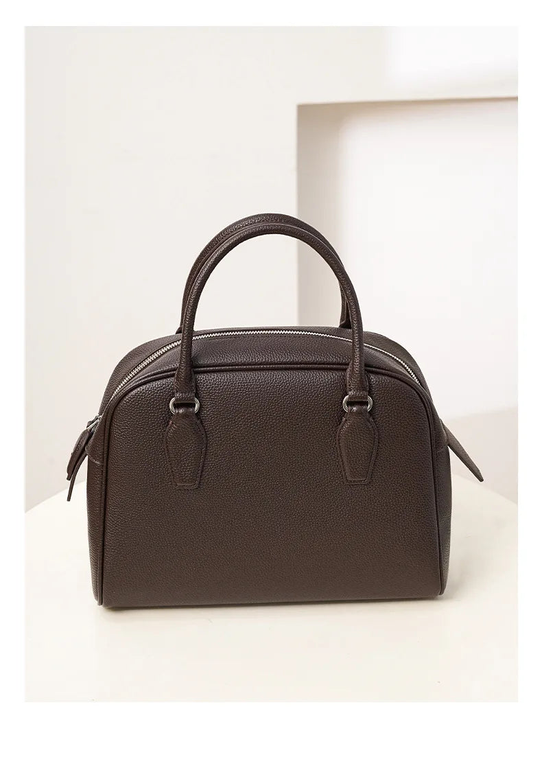 New Women's Handbag, Simple Casual Bag, Large-Capacity Briefcase, Fashionable Commuter Tote Bag, Retro-Style Water-Repellent Bowling Bag