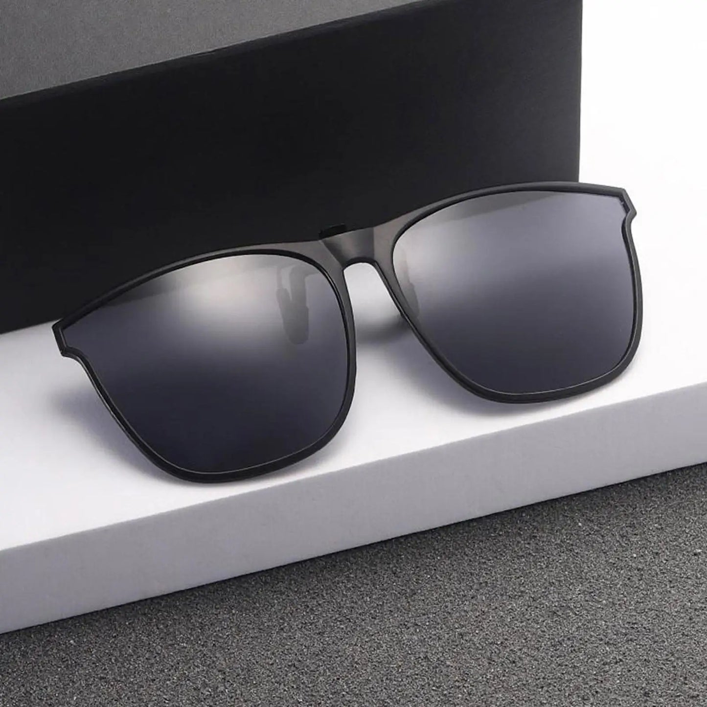 Polarized Clip On Sunglasses Men Women UV400 Anti Glare Sun Glasses for Driving Fishing Vintage Square Flip Up Glasses Eyewear