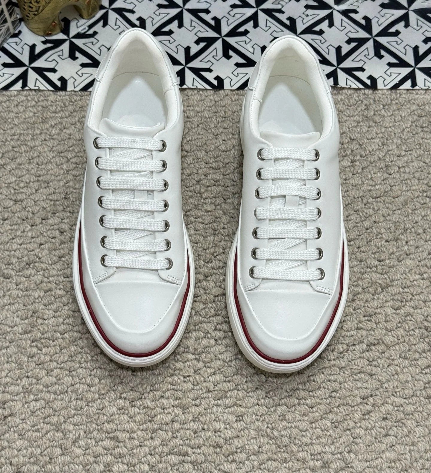 Genuine Leather Sneakers Are High-quality Casual Shoes From A Luxury Brand They Are Versatile and Ideal for Outdoor Commuting
