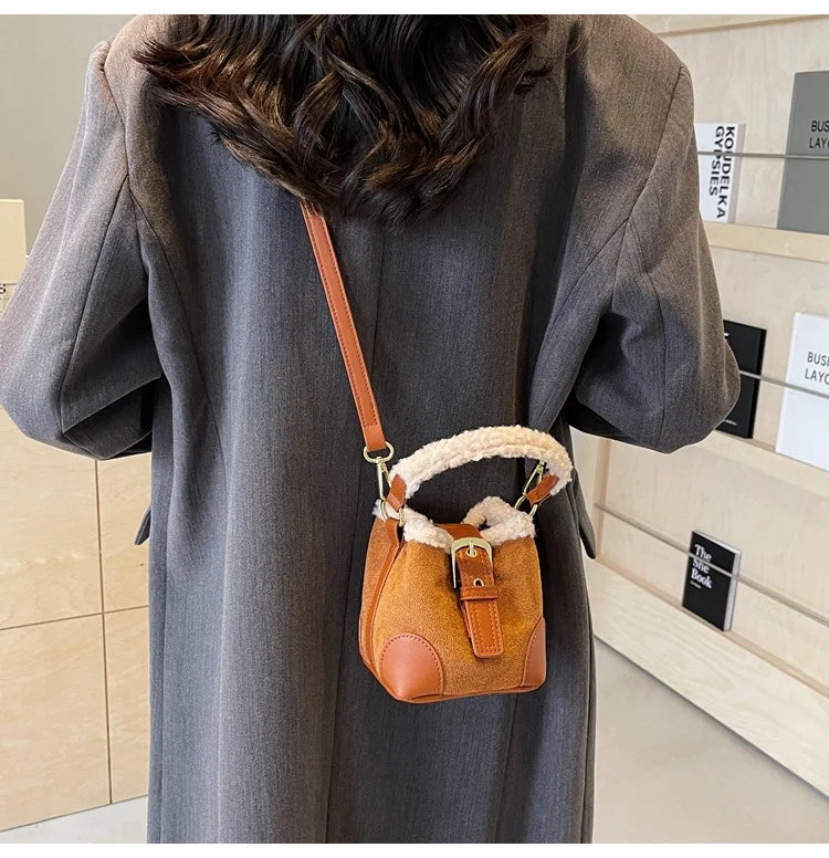 Women's Bags Bucket Shoulder Handbag Autumn Winter Vintage Versatile Lamb Wool Handbag Elegant Fashion Crossbody Bag Wholesale