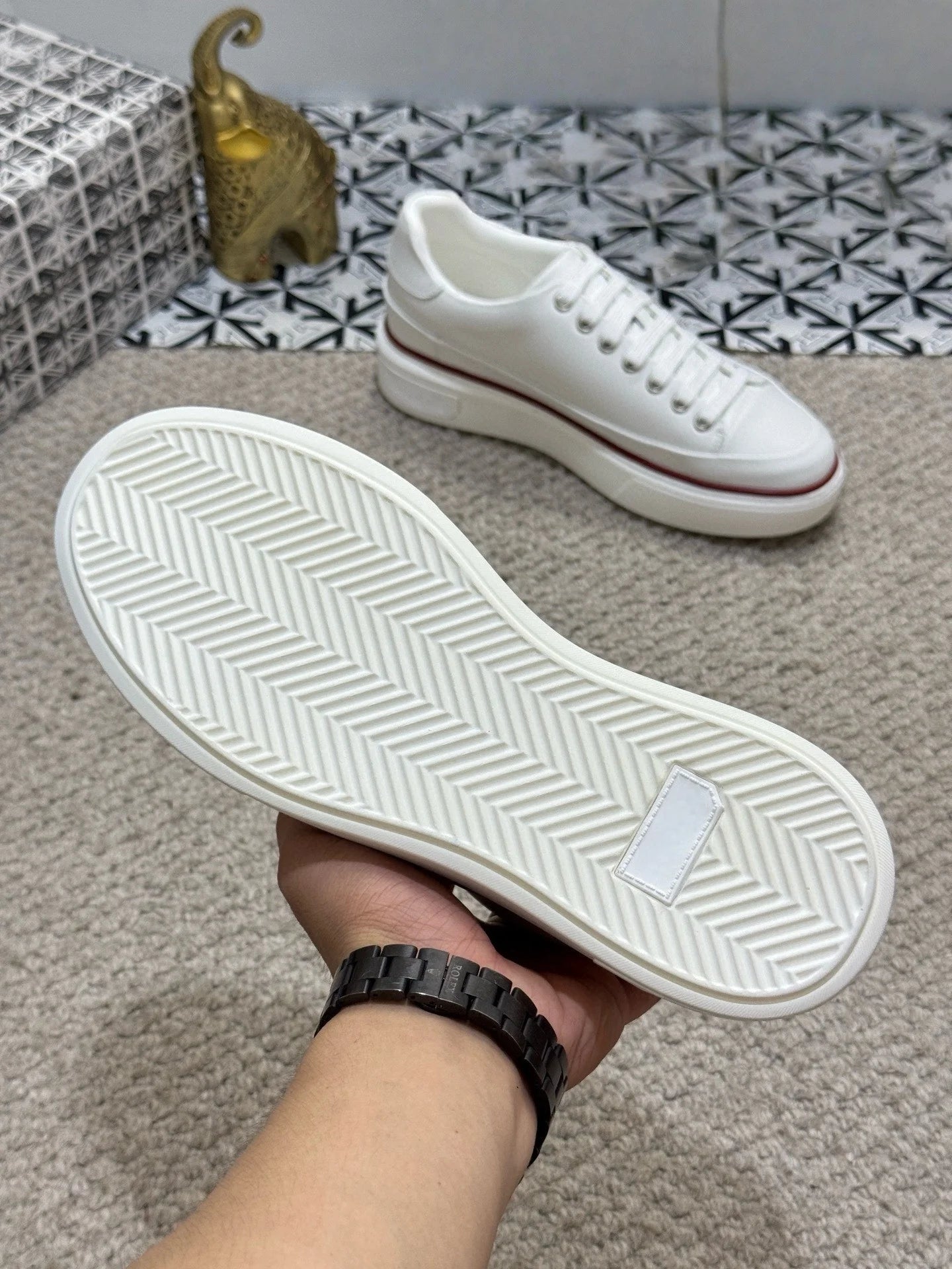 Genuine Leather Sneakers Are High-quality Casual Shoes From A Luxury Brand They Are Versatile and Ideal for Outdoor Commuting