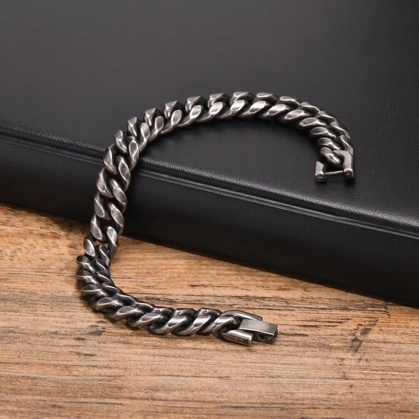 Retro Cuban Chain Bracelets for Men,Vintage Antique Stainless Steel Curb Dome Link Wristband,Rock Punk Stylish Jewelry Gifts