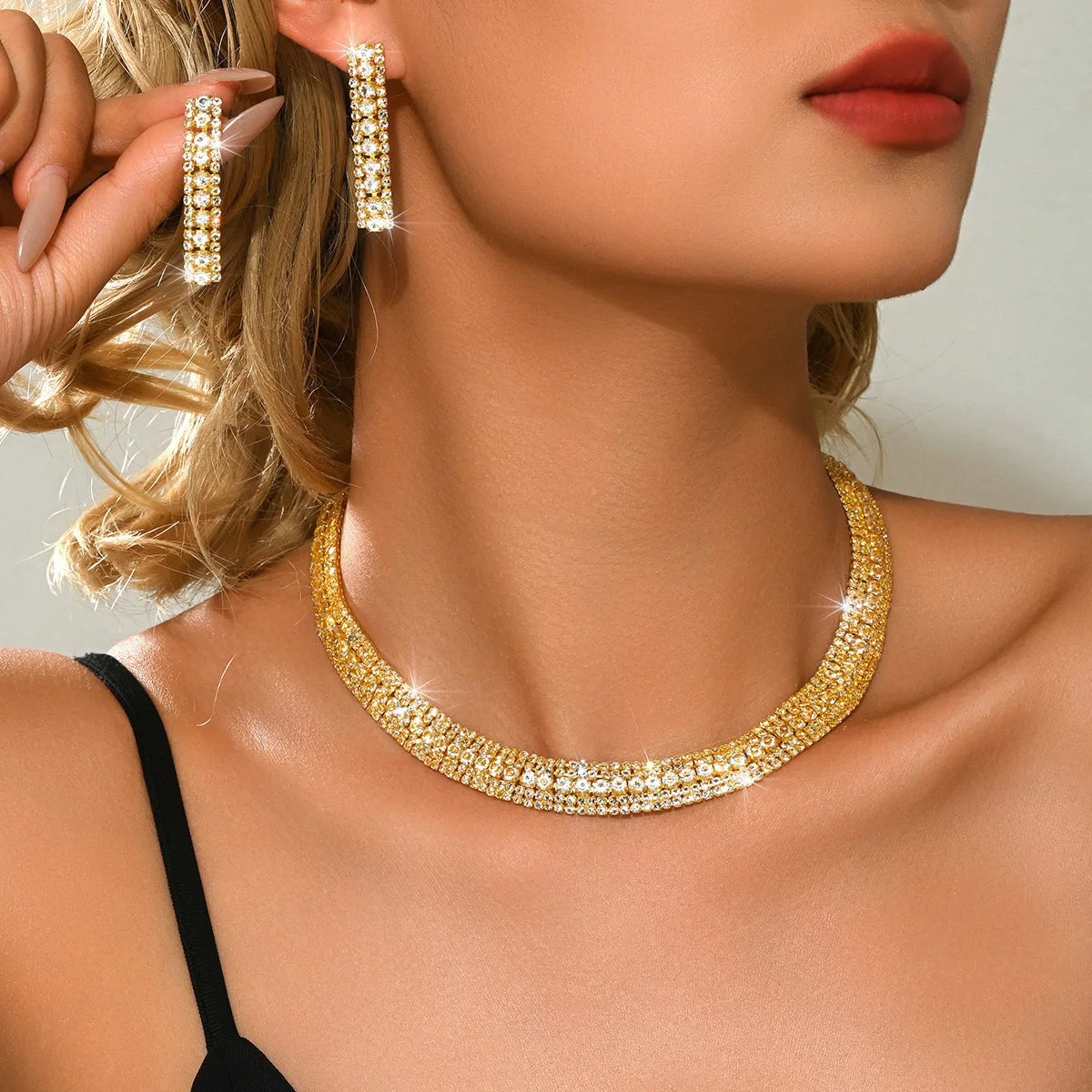 Stylish and Elegant Women's Super Sparkling Necklace and Earrings Jewelry Set, Simple and Luxurious Bridal Wedding Necklace and