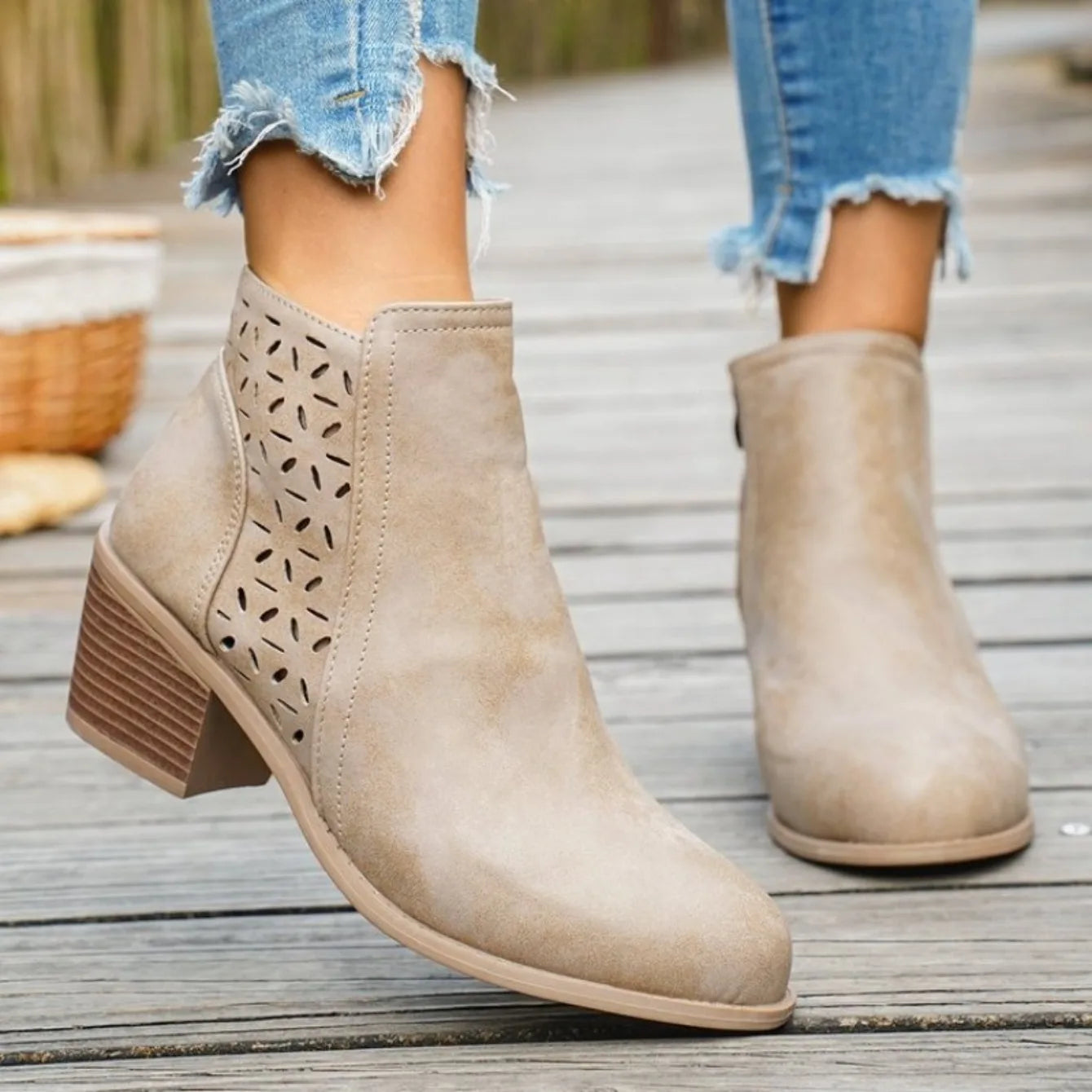 Women Pointed Toe Ankle Boots Thick Heel Side Shoes Women Zipper Fashion Retro Leather Short Barrel Hollow Boots Botas Mujer