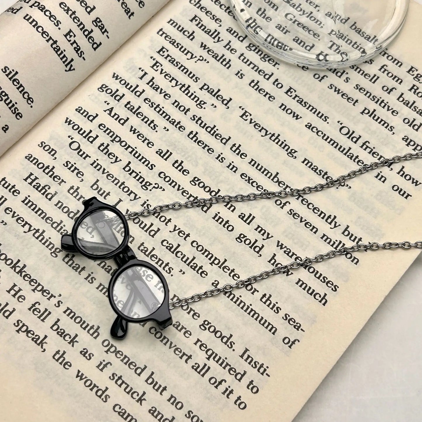 Artistic Glasses Shaped Necklace Niche Design Style Glasses Pendant Necklaces Simple Versatile Jewelry Fashion Necklace Gift