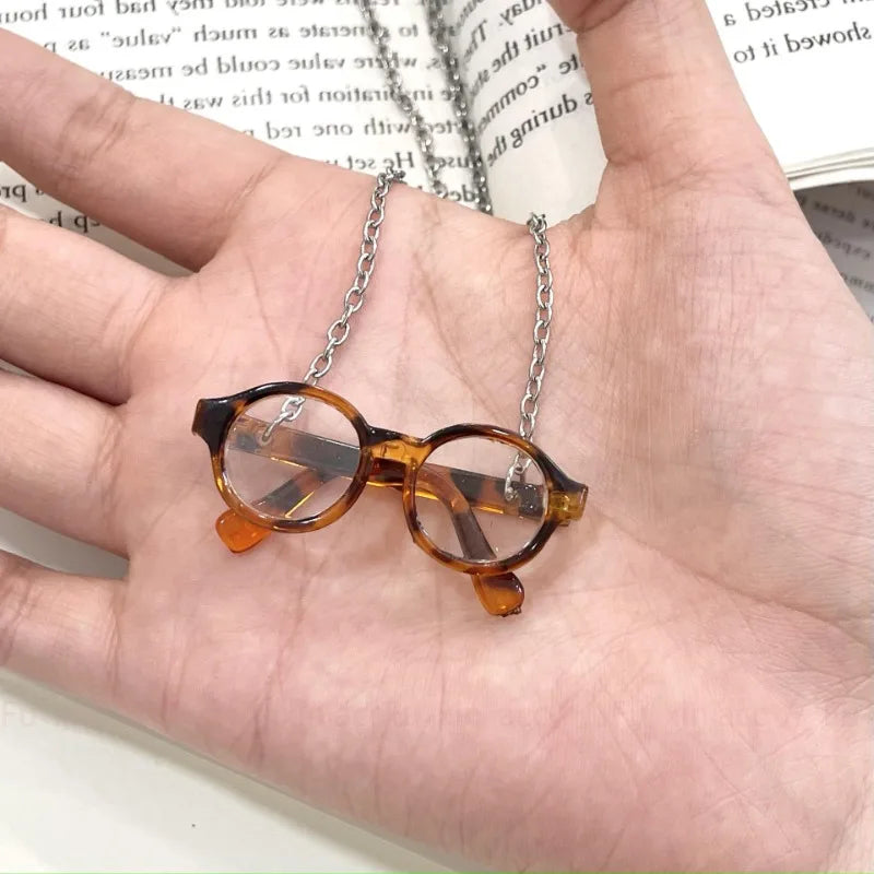 Artistic Glasses Shaped Necklace Niche Design Style Glasses Pendant Necklaces Simple Versatile Jewelry Fashion Necklace Gift