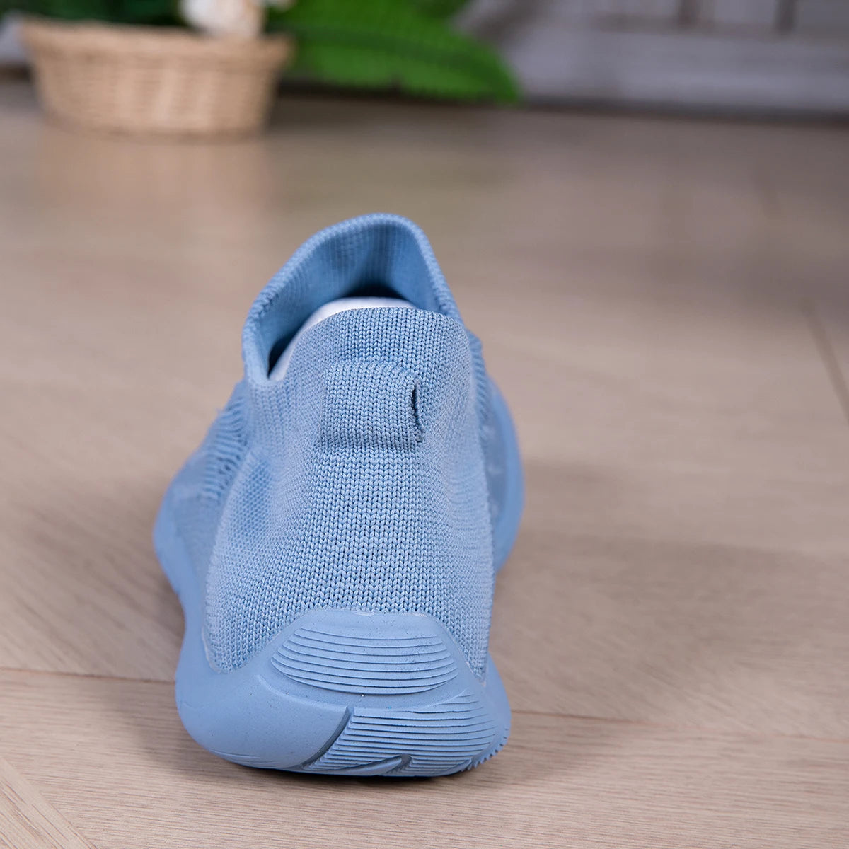Women Minimalist Hiking Shoes Wide Fit Breathable Soft Bottom Anti-Slip Thin Sole Mountaineering Footwear for Outdoor Activities