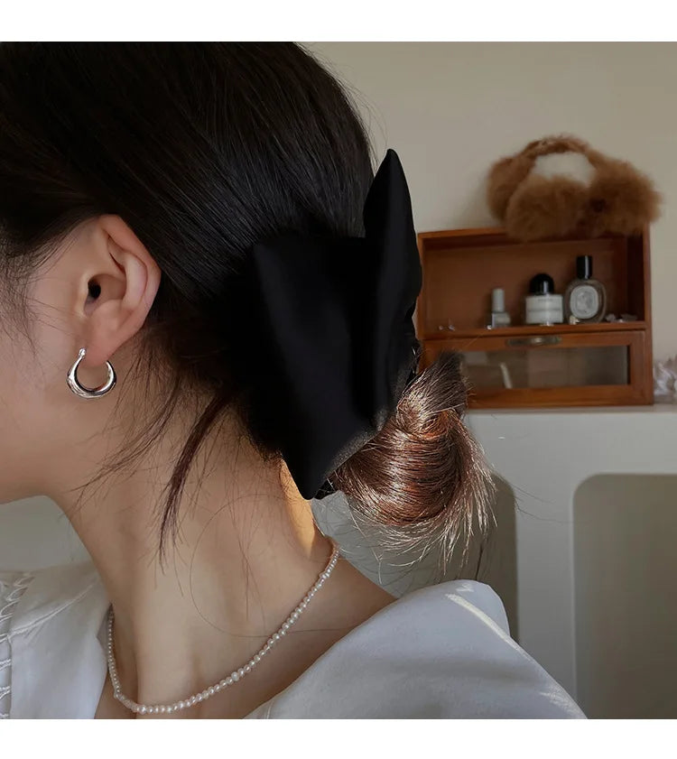 Sterling Silver Earrings Light Luxury Simple Elegant Grand Exquisite High End Fashionable Style of Earrings for Women