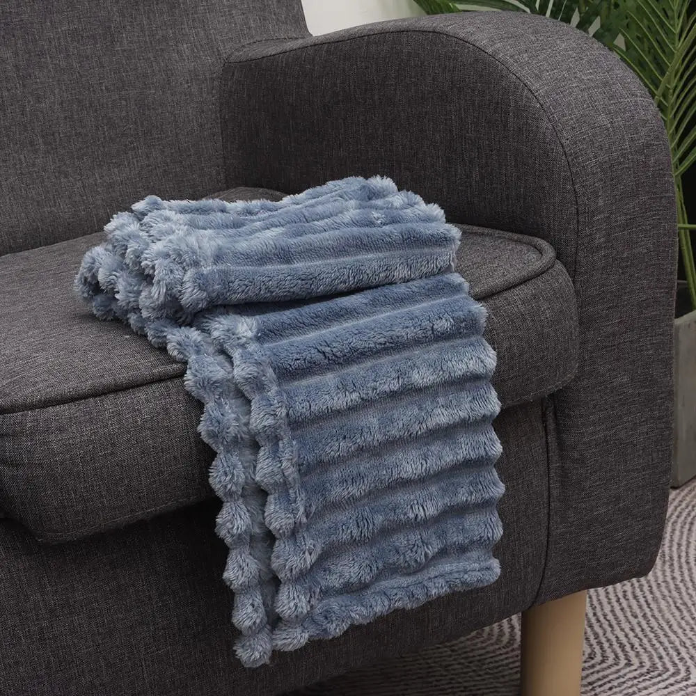 Ultra Soft Fleece Bed Throw Blankets for Lunch Rest Double Sided Warm Blanket Skin-Friendly Warm Conditioning Quilt Breathable