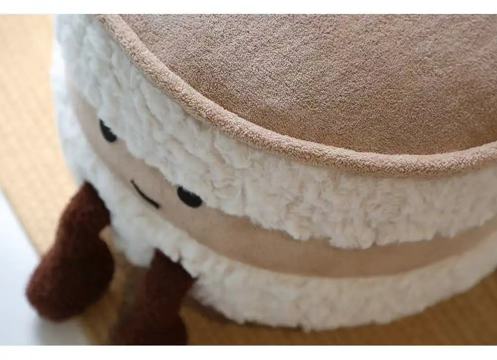 Cute bread, sitting on a pedestal, living room, tatami, futon, removable and washable footstool, shoe changing stool