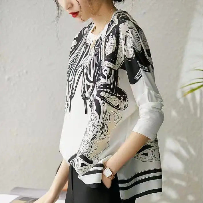 Simulated Silk Top with Draping Effect and Brand Bat Sleeves Retro Printed Loose Satin Chiffon Shirt for Women