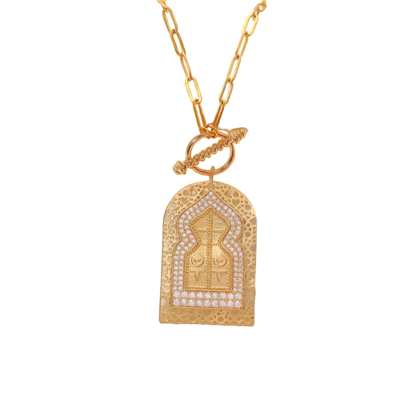 A pendant necklace with a fashionable geometric door-shaped design, featuring a stainless steel chain and set with zircons.