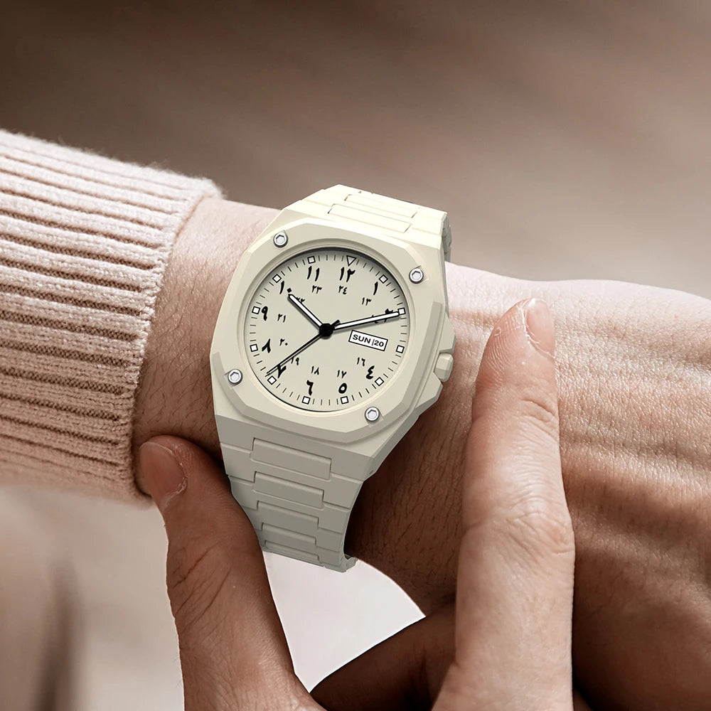 Both men and women can wear this stylish new men's watch. It is a simple black men's quartz watch with Arabic numerals and a cas