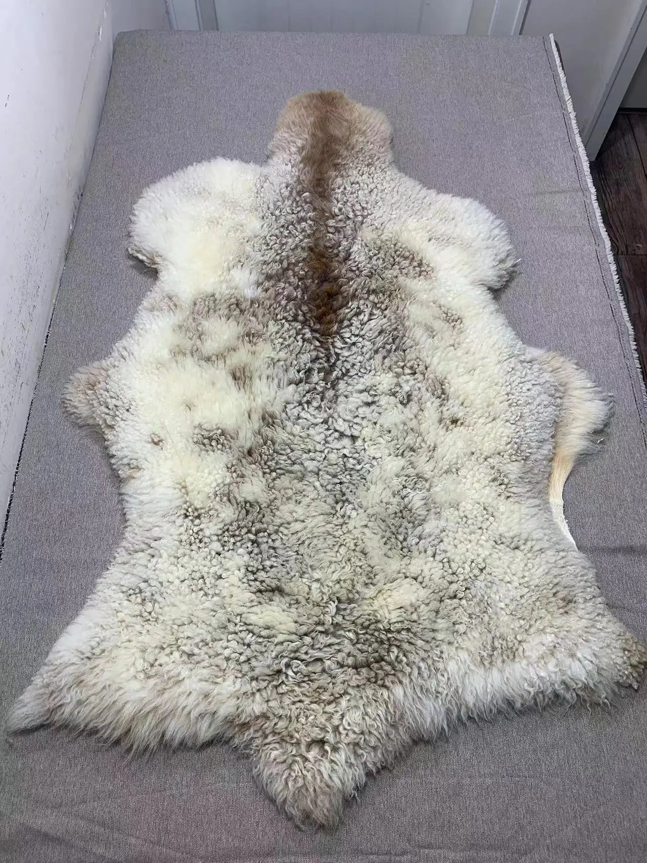 100%Sheepskin Bed Blanaturl sheepskin fur a one-piece orphan pattern sheepskin bedside blanket, leisure sofa cushion whole wool