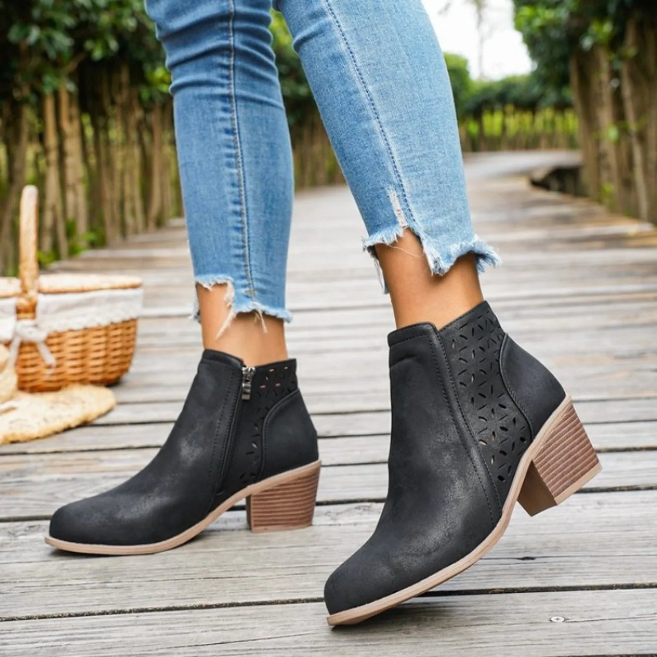 Women Pointed Toe Ankle Boots Thick Heel Side Shoes Women Zipper Fashion Retro Leather Short Barrel Hollow Boots Botas Mujer