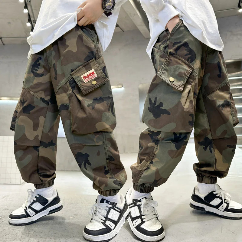 Boys' camouflage pants, fashionable flip pocket work pants, autumn clothes, teenagers' sports ankle tied pants, suitable for com