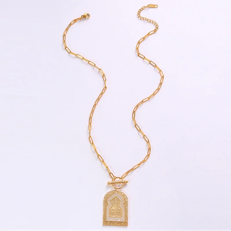 A pendant necklace with a fashionable geometric door-shaped design, featuring a stainless steel chain and set with zircons.
