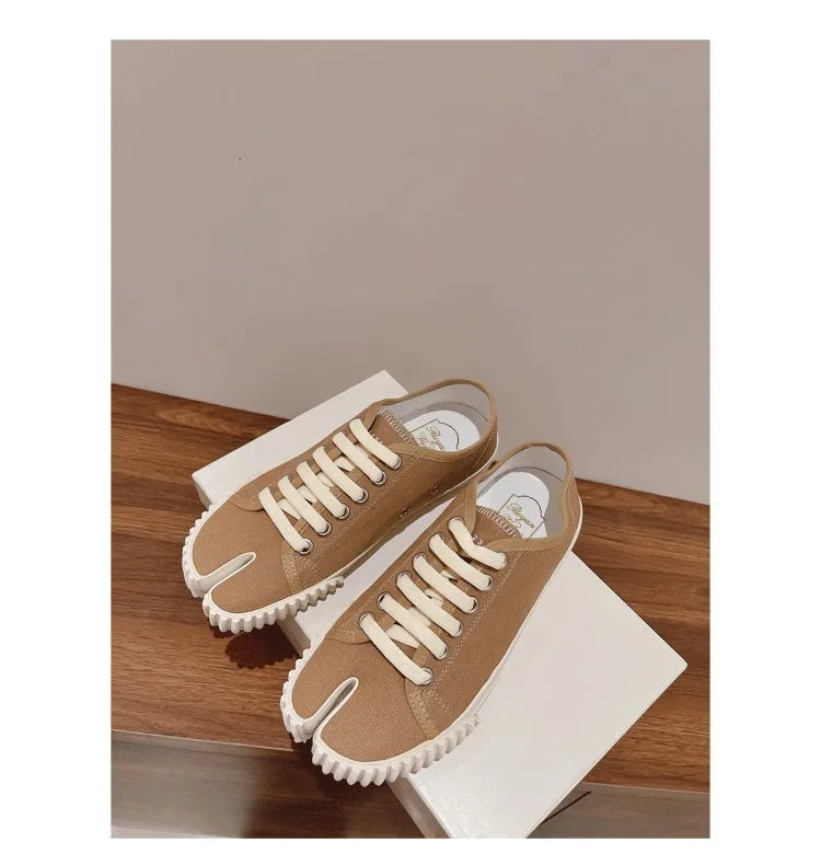 Fashionable Low Cut Split Toe Shoes For Women's Horseshoe Pig Hoof Gear Sole Canvas Shoes Lace UP Casual Board Shoes