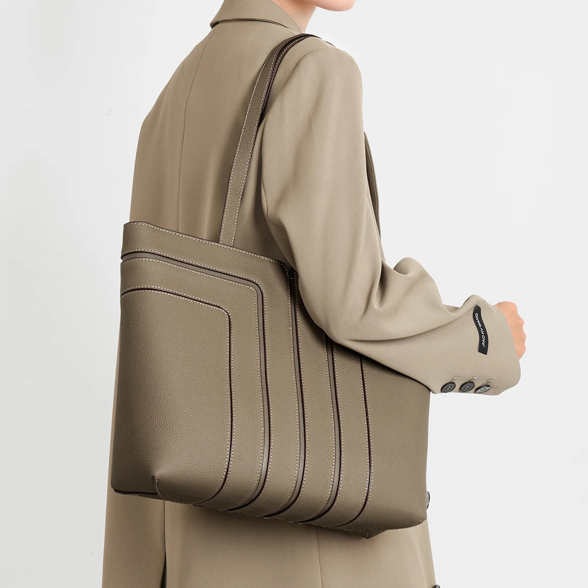 Genuine Leather Shoulder Bag, Niche Design, Popular Online Bag, Large Capacity Commuter Tote Bag, Versatile for Daily Outings