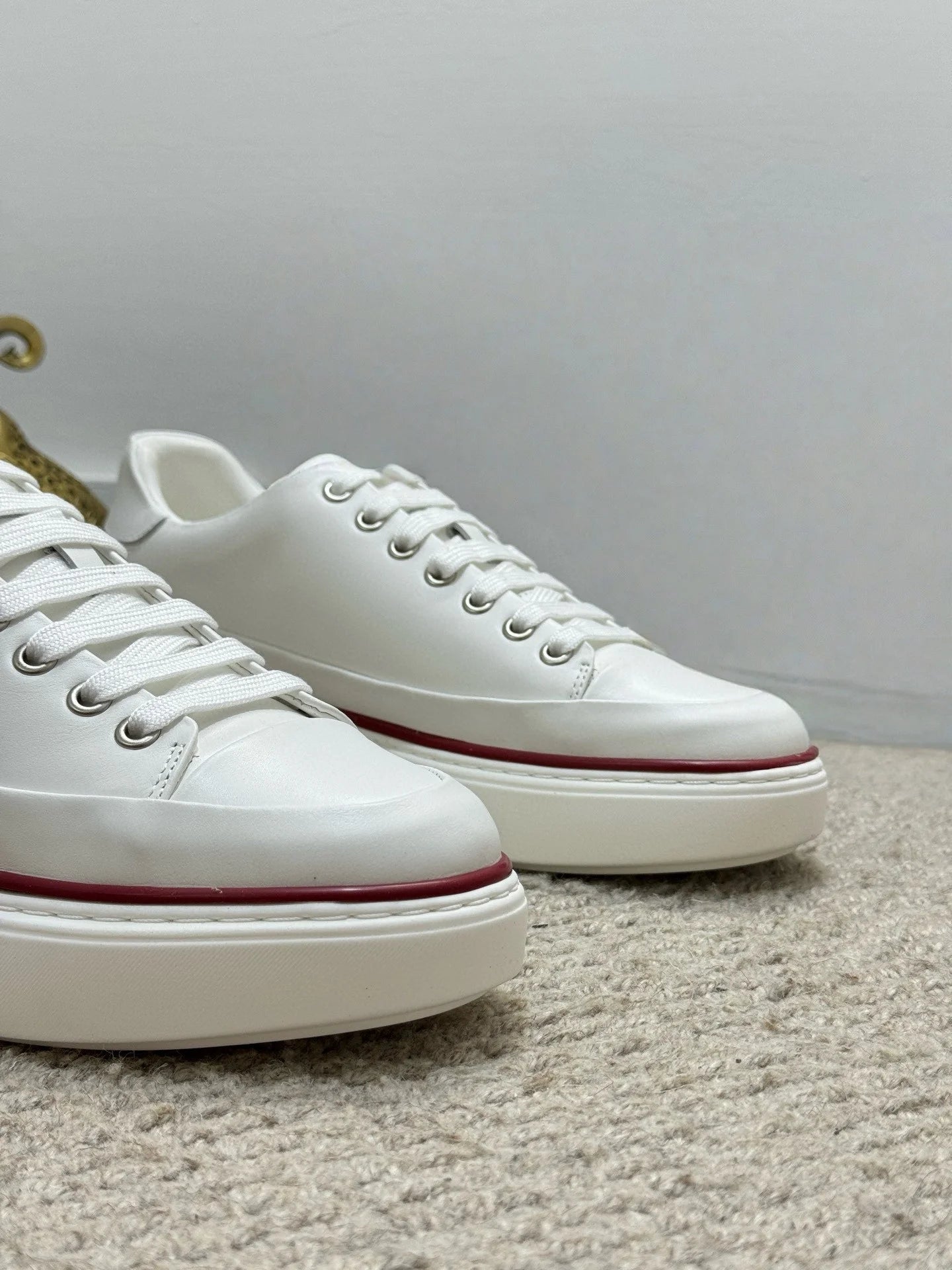 Genuine Leather Sneakers Are High-quality Casual Shoes From A Luxury Brand They Are Versatile and Ideal for Outdoor Commuting