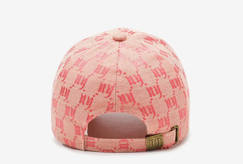Elegant and Trendy White Baseball Cap: A Blend of Style and Versatility