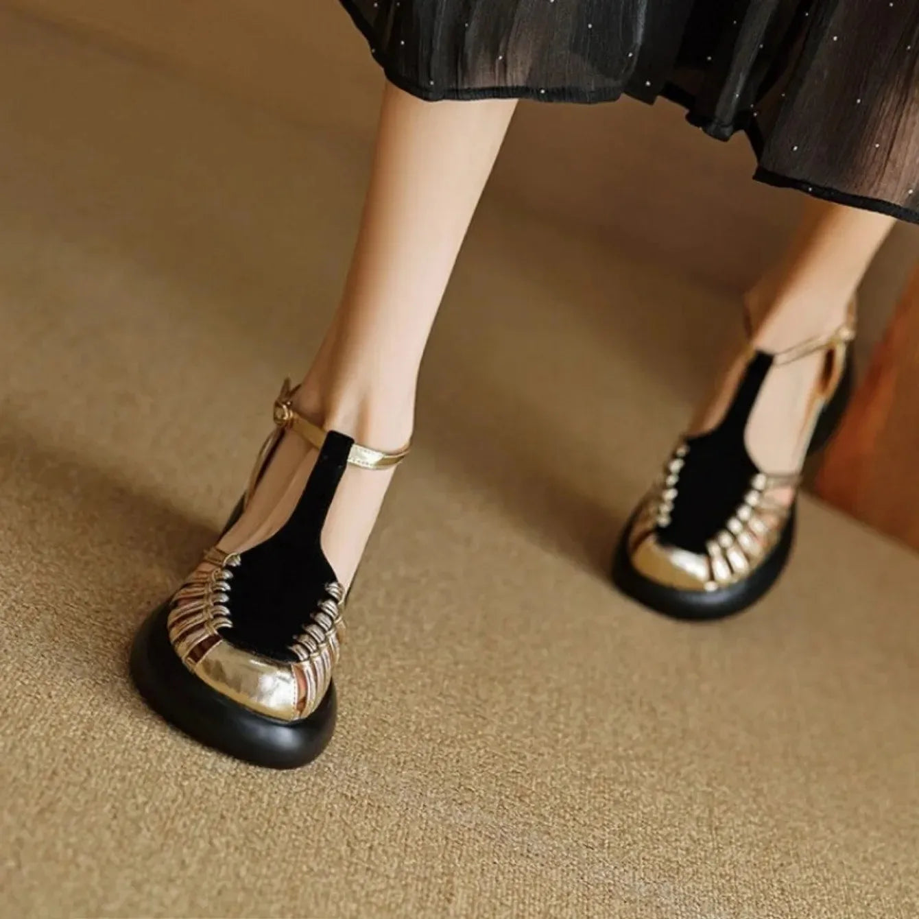 Women's Shoes 2025 New Summer Trend Comfortable Low-heeled Shoes Baotou Casual One-line Buckle Fashion Roman Sandals
