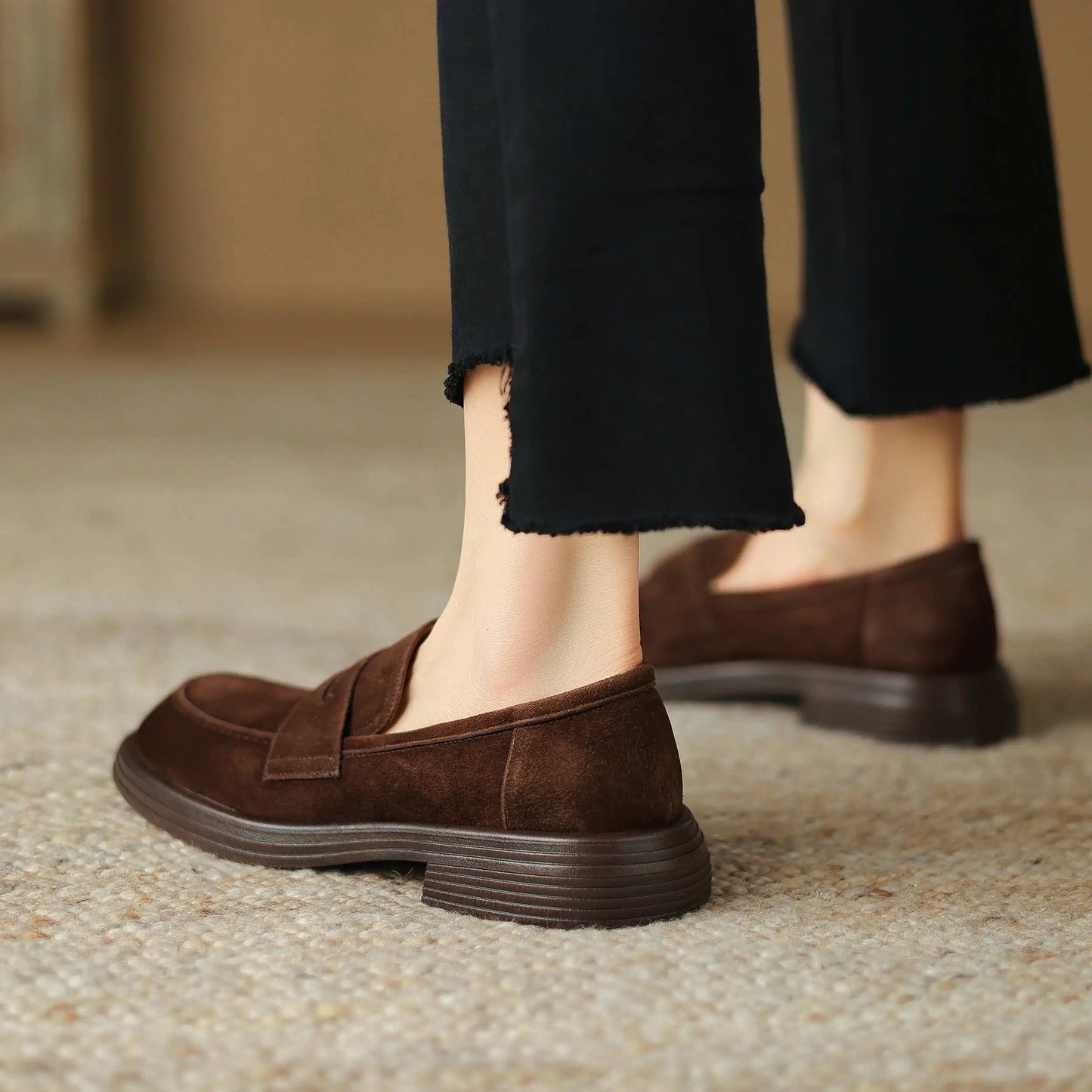 Krazing Pot Sheep Suede Size 34-41 Round Toe Med Heels Retro Mature Loafers Slip On Casual Spring Shoes Dating Brand Women Pumps