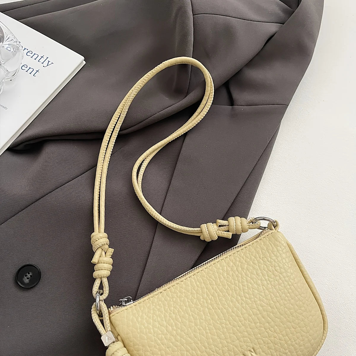 Ladies' Crossbody Bag Is Fashionable, Versatile, Solid Color, Exquisite Design, Suitable for Daily Commuting, Casual Shoulder Bag
