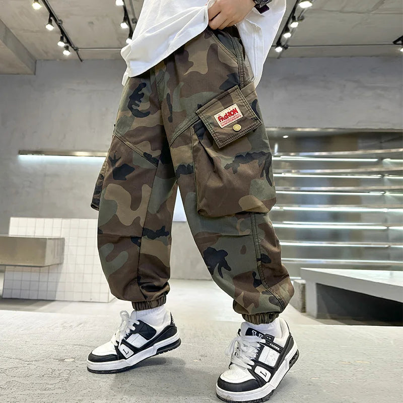 Boys' camouflage pants, fashionable flip pocket work pants, autumn clothes, teenagers' sports ankle tied pants, suitable for com
