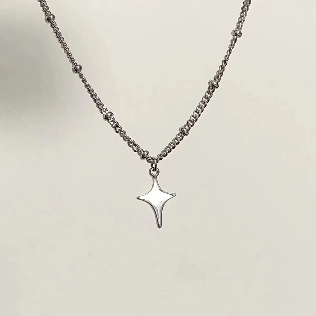 Simple Trendy Vintage Necklace Women Men's Fashion Necklace Hollow Choker Pendant Neck Jewelry Accessories Party Chain Wholesale