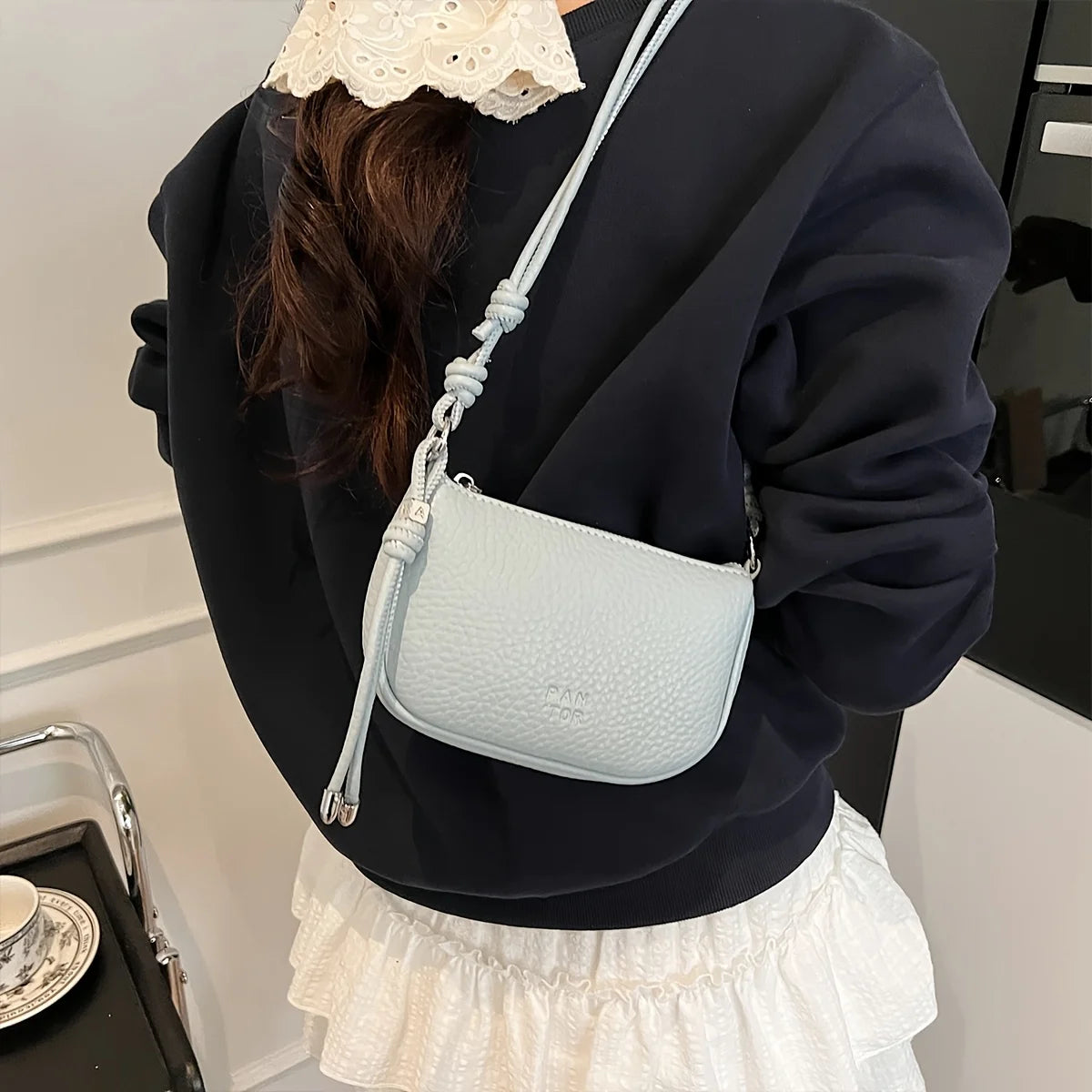 Ladies' Crossbody Bag Is Fashionable, Versatile, Solid Color, Exquisite Design, Suitable for Daily Commuting, Casual Shoulder Bag