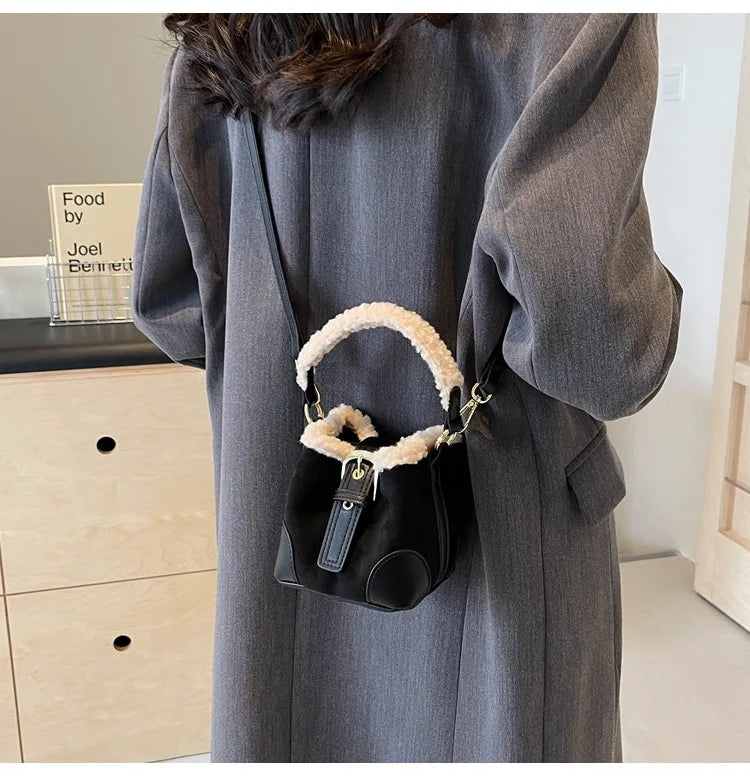 Women's Bags Bucket Shoulder Handbag Autumn Winter Vintage Versatile Lamb Wool Handbag Elegant Fashion Crossbody Bag Wholesale