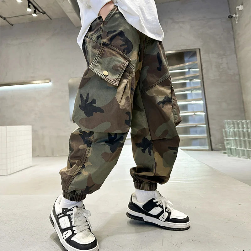 Boys' camouflage pants, fashionable flip pocket work pants, autumn clothes, teenagers' sports ankle tied pants, suitable for com