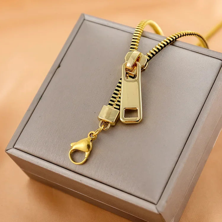 Niche design sense two wear zipper collarbone necklace women's new couple light luxury niche personality sweater chain choker