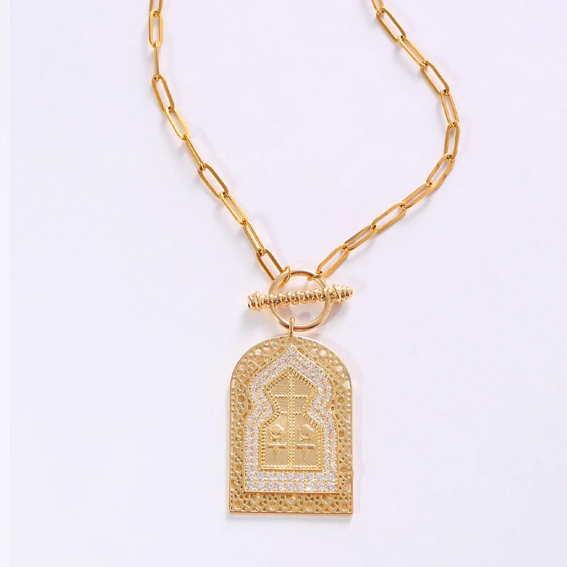 A pendant necklace with a fashionable geometric door-shaped design, featuring a stainless steel chain and set with zircons.