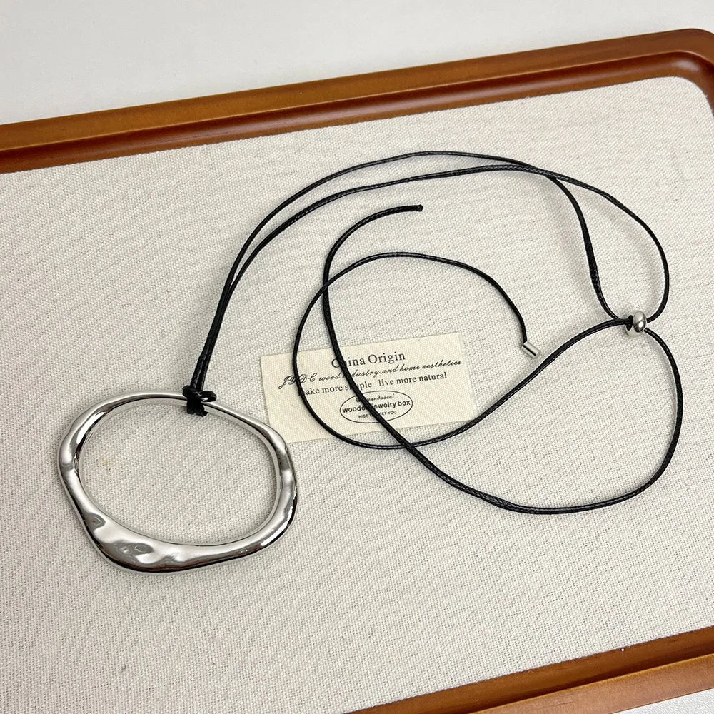 Long Adjustable Women's Necklace with Simple Geometric Irregular Pendant Design Sensation Minimalist Leather Rope Accessory