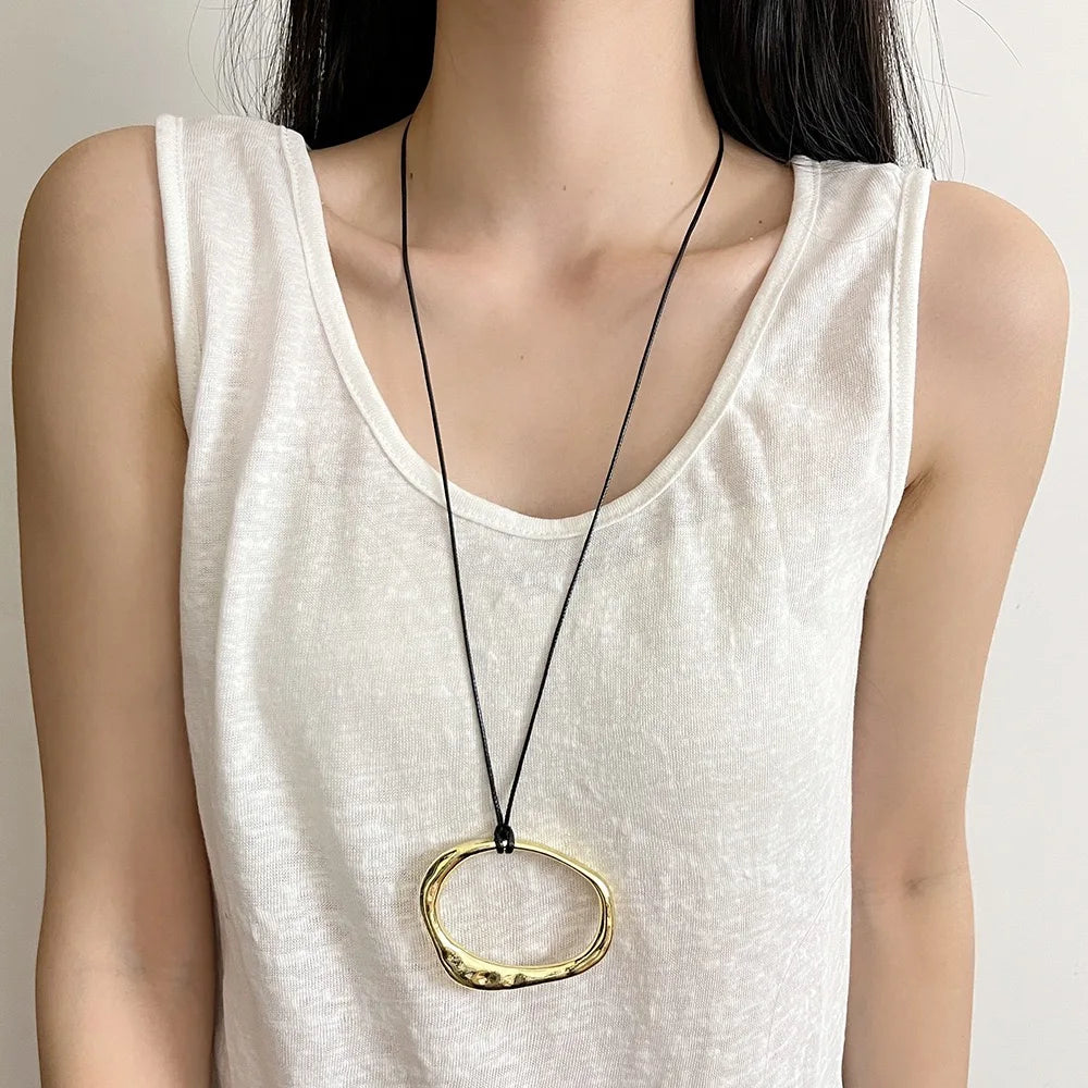 Long Adjustable Women's Necklace with Simple Geometric Irregular Pendant Design Sensation Minimalist Leather Rope Accessory