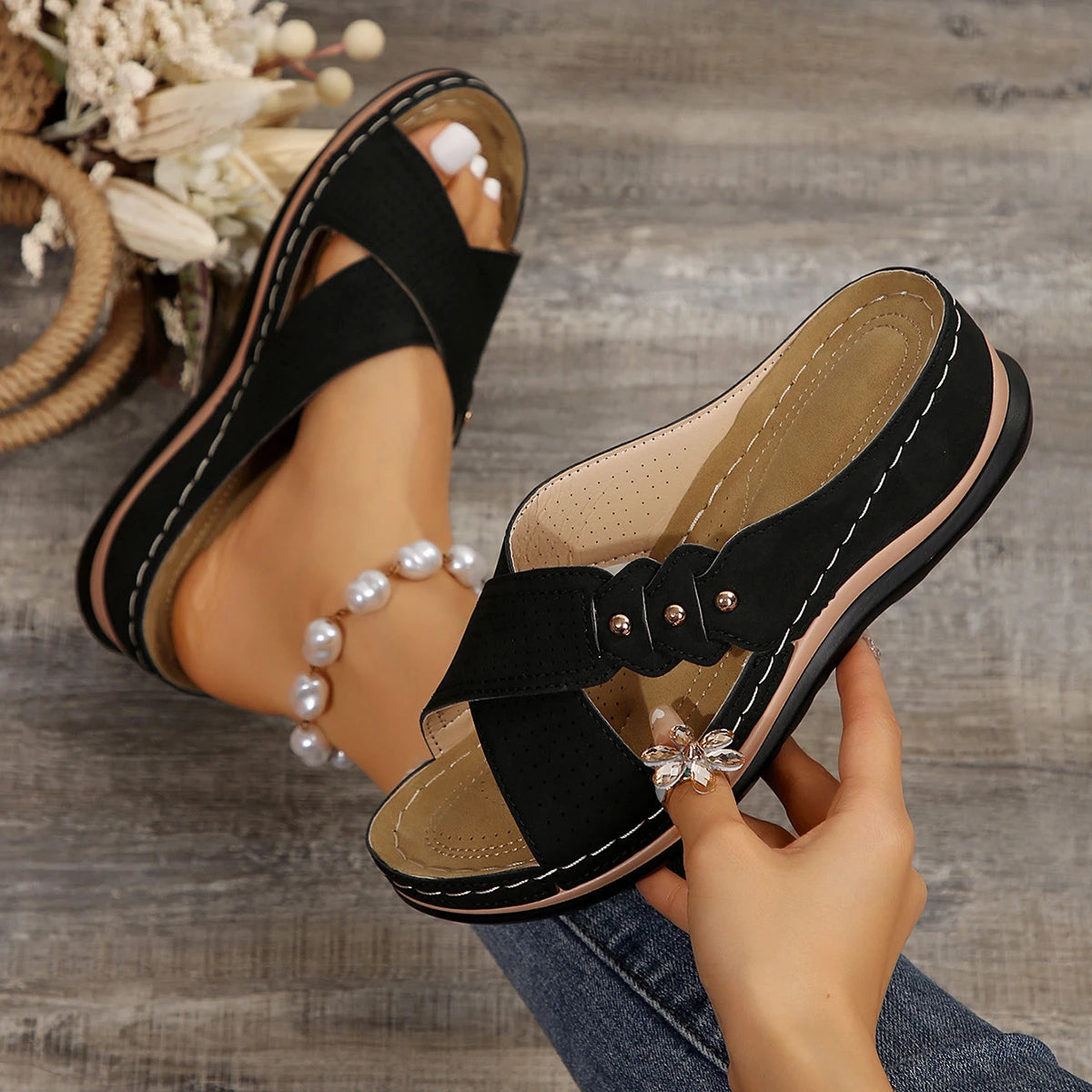 Slippers Women Leather Shoes Wedges Open Toe Casual Anti Slippery Slides Fashion Outside Beach Leaf Shaped Sandals 43 Sizes