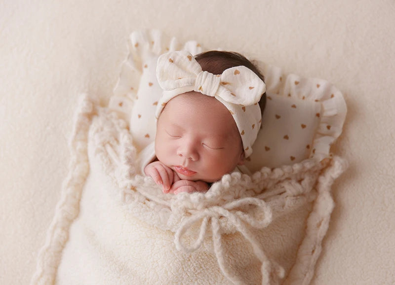 Newborn Photography Wrap Soft Beige Backdrop Blanket 0-1 Month Baby Shoot Background with Pocket Bow Headband Pillow Photo Prop