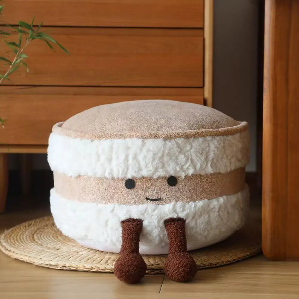 Cute bread, sitting on a pedestal, living room, tatami, futon, removable and washable footstool, shoe changing stool