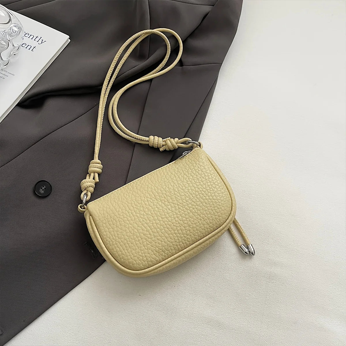 Ladies' Crossbody Bag Is Fashionable, Versatile, Solid Color, Exquisite Design, Suitable for Daily Commuting, Casual Shoulder Bag