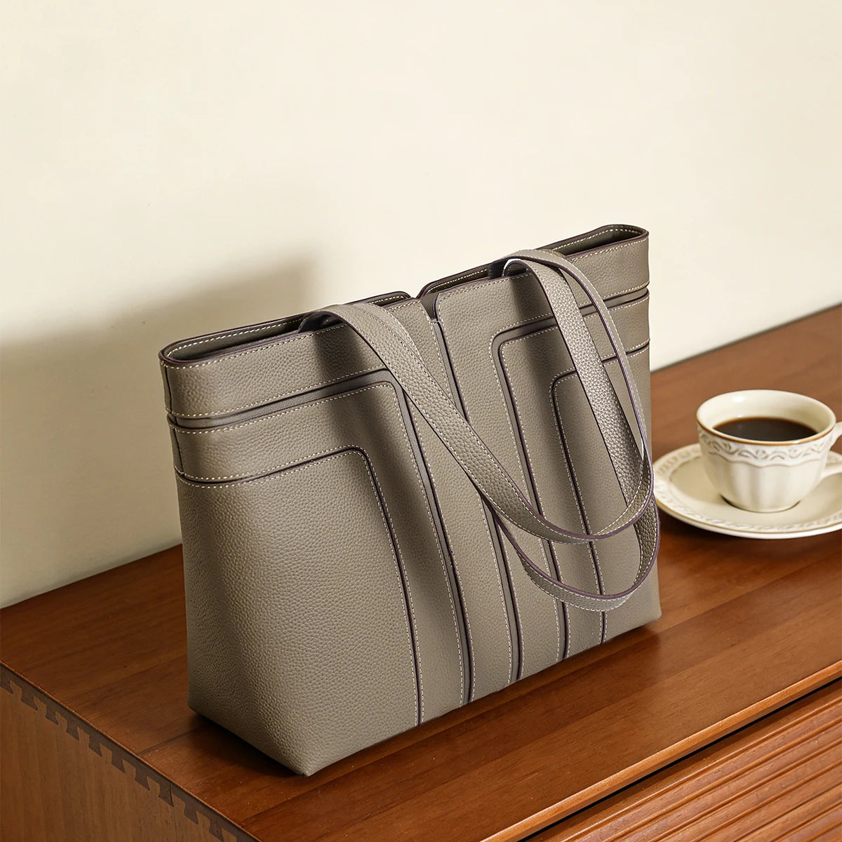 Genuine Leather Shoulder Bag, Niche Design, Popular Online Bag, Large Capacity Commuter Tote Bag, Versatile for Daily Outings