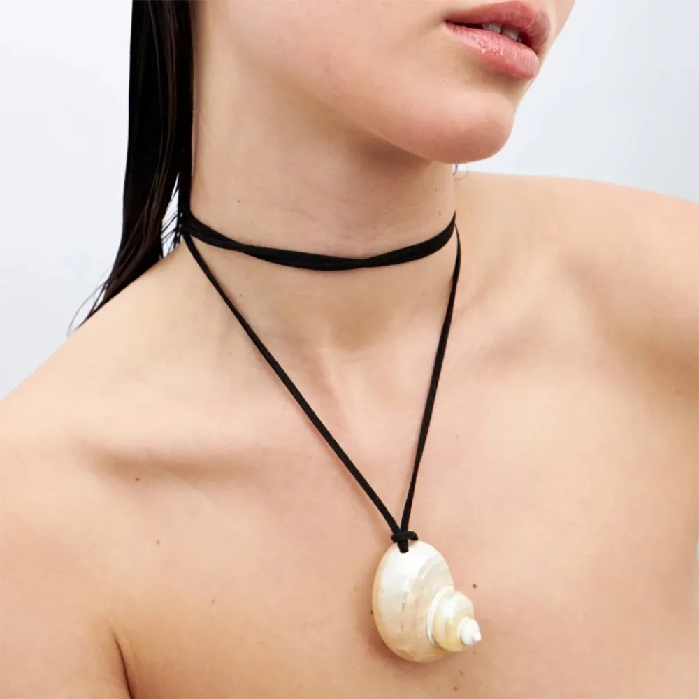 nique Fashionable Shell Pendant Necklace Ocean Vacation Style European And American Design Women's Accessory Gift