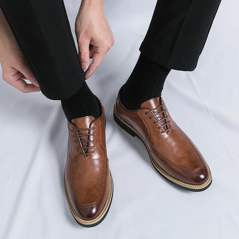 High End Brand Men's Party Formal Shoes Lace Up Pointed Men's Glossy Leather Shoes Classic Elegant Business Shoes Free Delivery