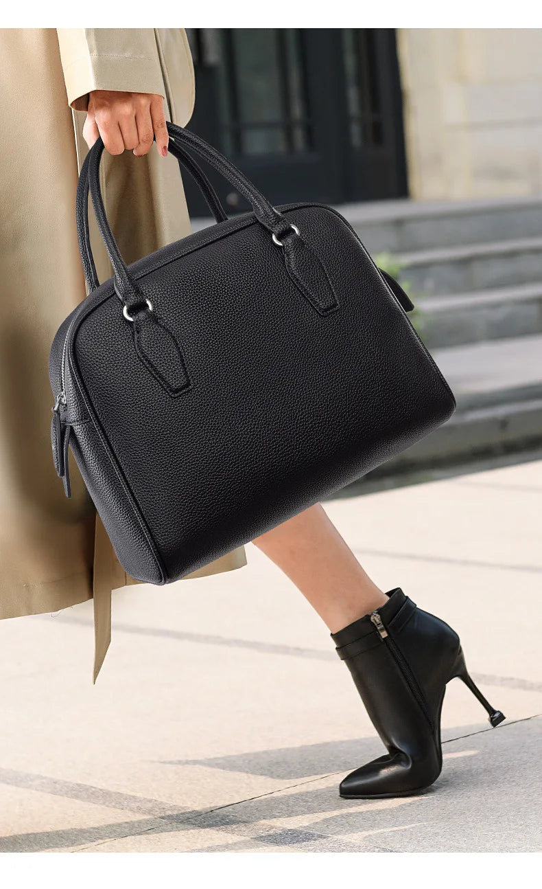 New Women's Handbag, Simple Casual Bag, Large-Capacity Briefcase, Fashionable Commuter Tote Bag, Retro-Style Water-Repellent Bowling Bag
