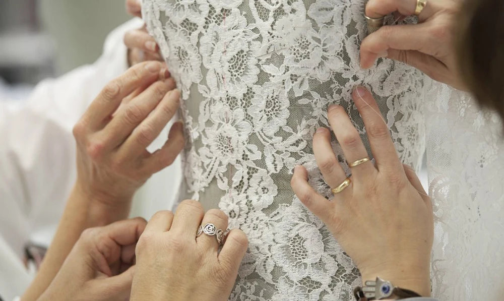 Customized Luxury Wedding Dress Amanda Novias Official New Design Strapless Elegant Bride Dress With Detachable Sleeves